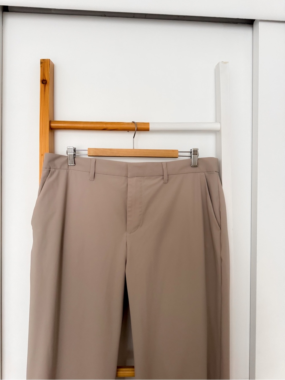 Vuori Miles Trousers Straight Leg Willow Gray Tan VW4357 - Picture 5 of 16